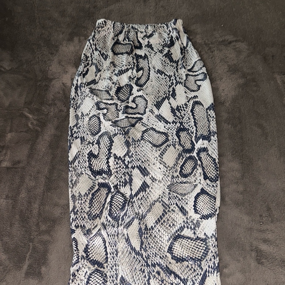 Fashion Nova Black and White Snake-Print Pencil Skirt